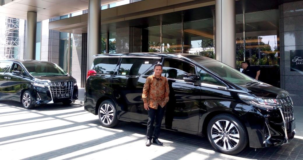 Sewa Alphard dan Kendaraan Mewah Terbaik